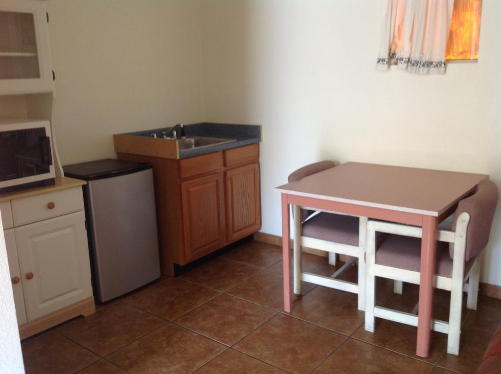 Redwood Motel Chandler Room photo